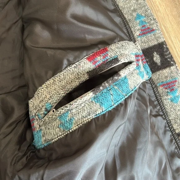 Outback trading company western Aztec style vest size medium with pockets - Picture 9 of 14